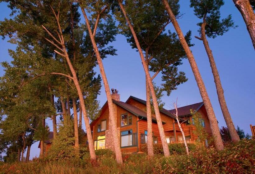 Suite with lake view, Grand Superior Lodge