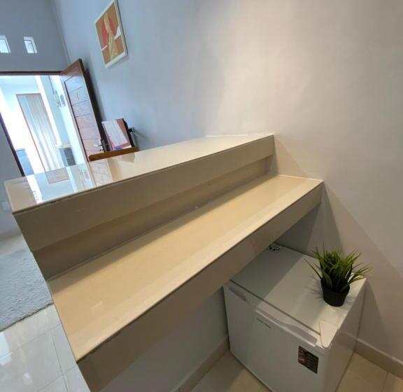 스탠다드 스튜디오, Lagriya Guest House