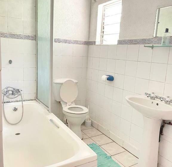 اتاق استاندارد با چشم‌انداز استخر, Positano Lodge