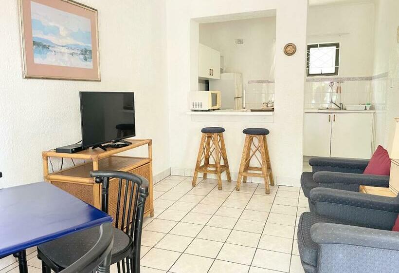 اتاق استاندارد با چشم‌انداز استخر, Positano Lodge