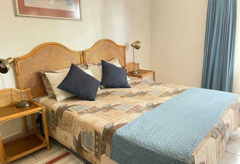 اتاق استاندارد با چشم‌انداز استخر, Positano Lodge