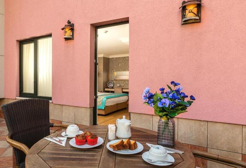 اتاق سوپریور سه تخته, Grand Yavuz Hotel Sultanahmet
