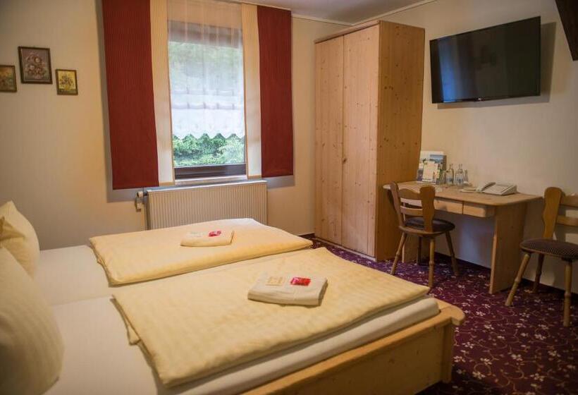 Трехместный Номер Базовый, Flair Waldhotel Mellestollen