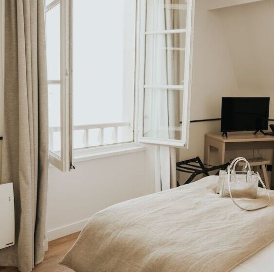 Номер Стандарт, Hôtel De La Marine