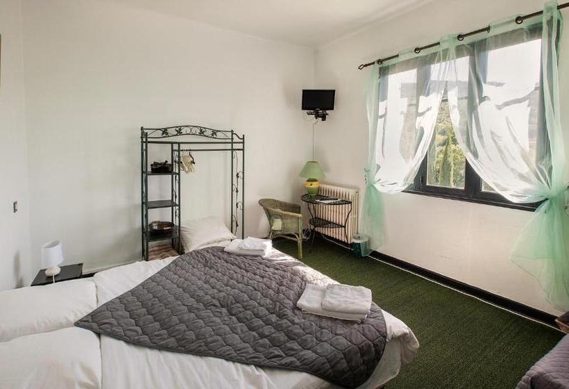 اتاق استاندارد سه نفره, Auberge de l'Escargot d'Or