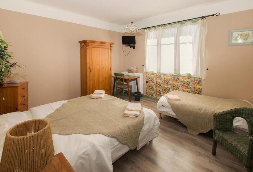اتاق استاندارد سه نفره, Auberge de l'Escargot d'Or