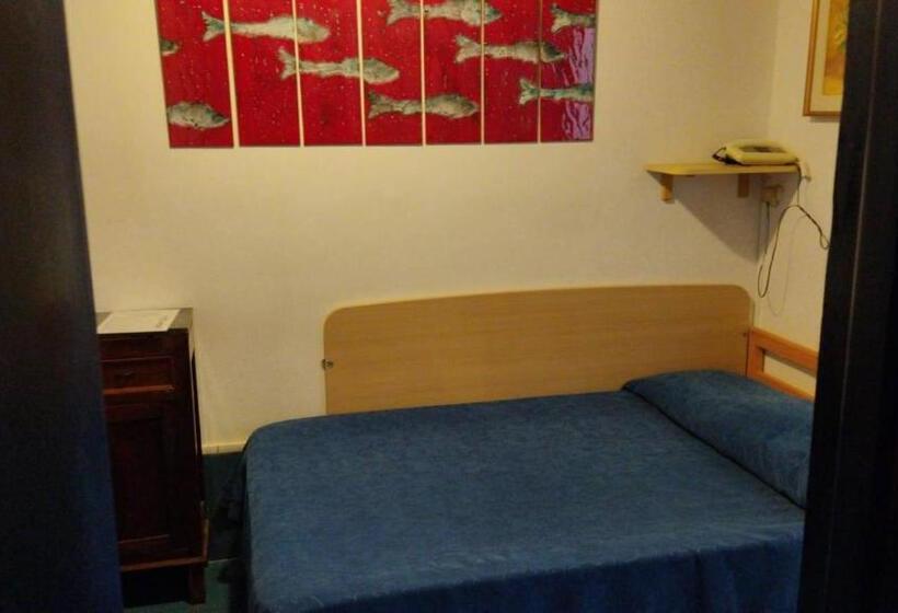 اتاق استاندارد یک نفره, Caporal