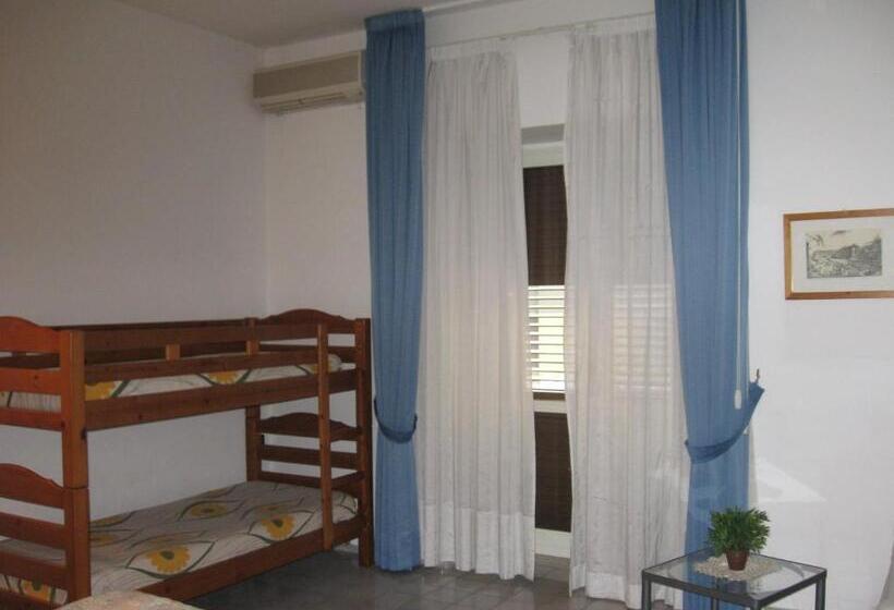 اتاق استاندارد چهار تخته, Caporal