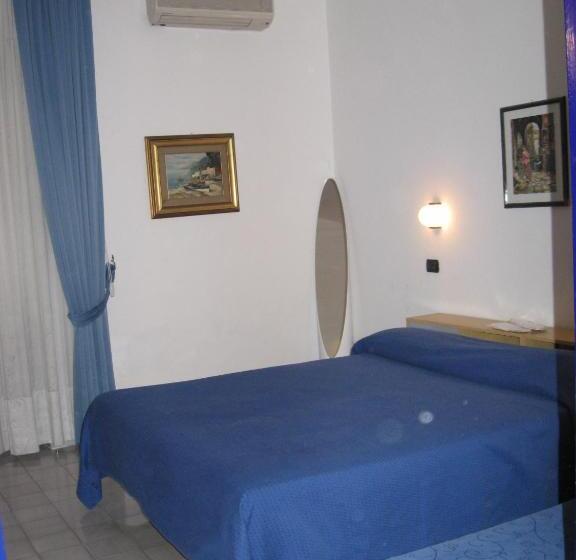 اتاق استاندارد سه نفره, Caporal