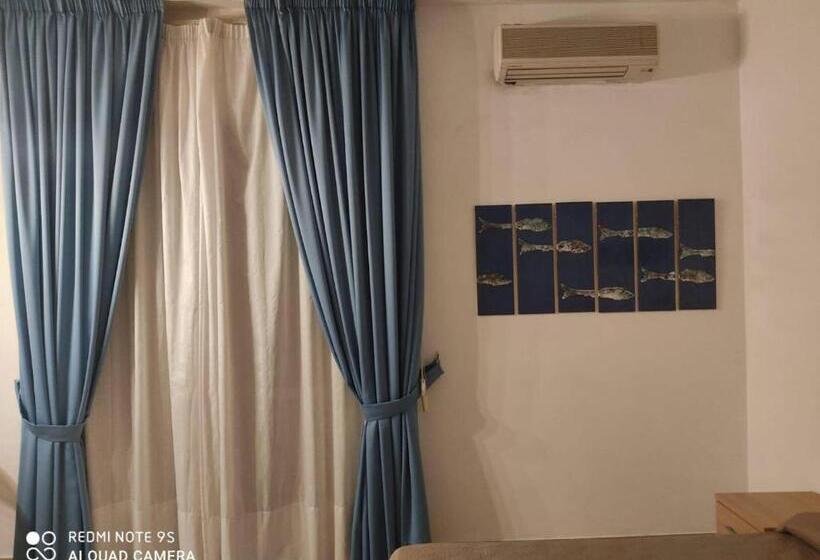 اتاق استاندارد سه نفره, Caporal