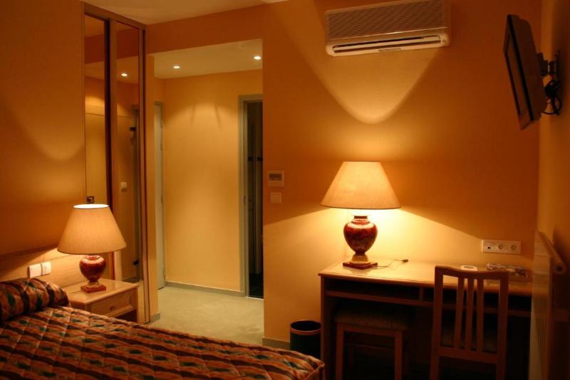 اتاق استاندارد یک نفره, Logis Hotel Le Continental