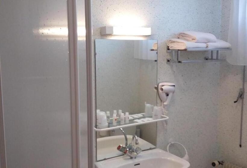 Номер Стандарт Трехместный, Maison Hôtel Aux Cerisiers