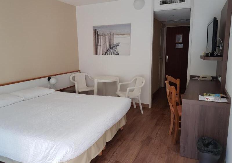 اتاق استاندارد با بالکن, Logis Lacotel