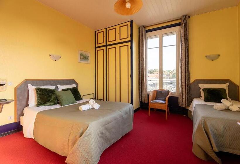 Номер Стандарт Трехместный, Montdidier Hôtel