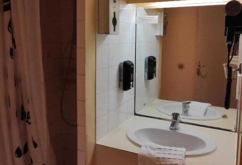 اتاق استاندارد سه نفره, Terminus  Pizzeria Pizz A Gogo  Salle De Sport  Face A La Gare