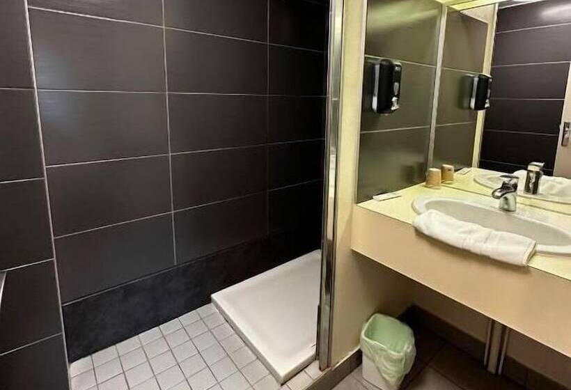 اتاق راحتی سه تخته, Terminus  Pizzeria Pizz A Gogo  Salle De Sport  Face A La Gare