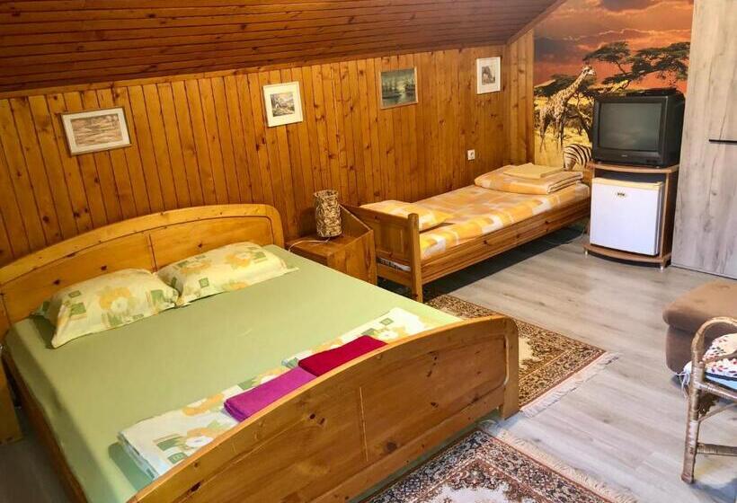 Номер Стандарт Трехместный, Guest House Niya