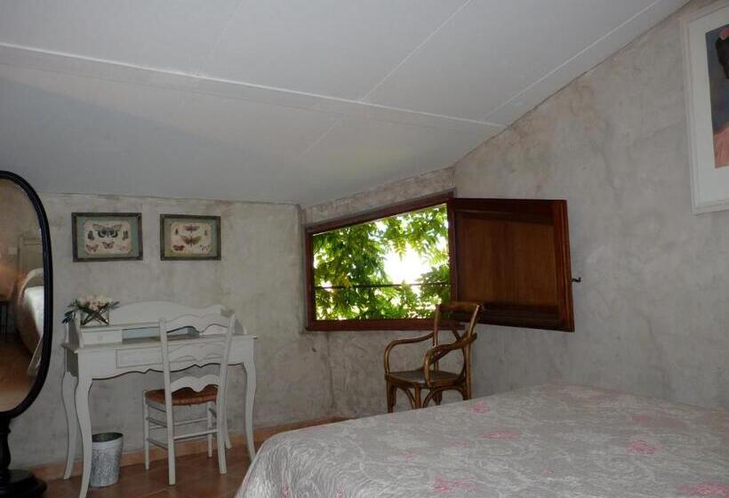 Номер Стандарт, Auberge De La Tour De Brison