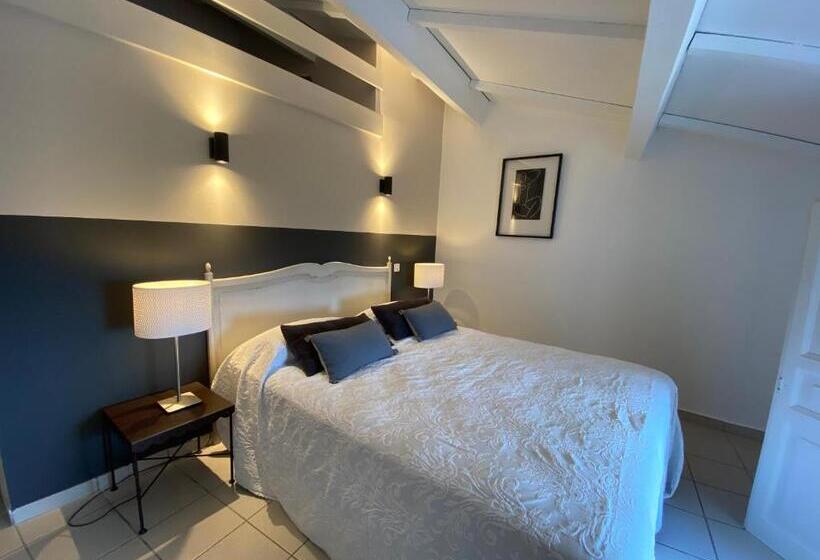 Номер Стандарт, Auberge De La Tour De Brison