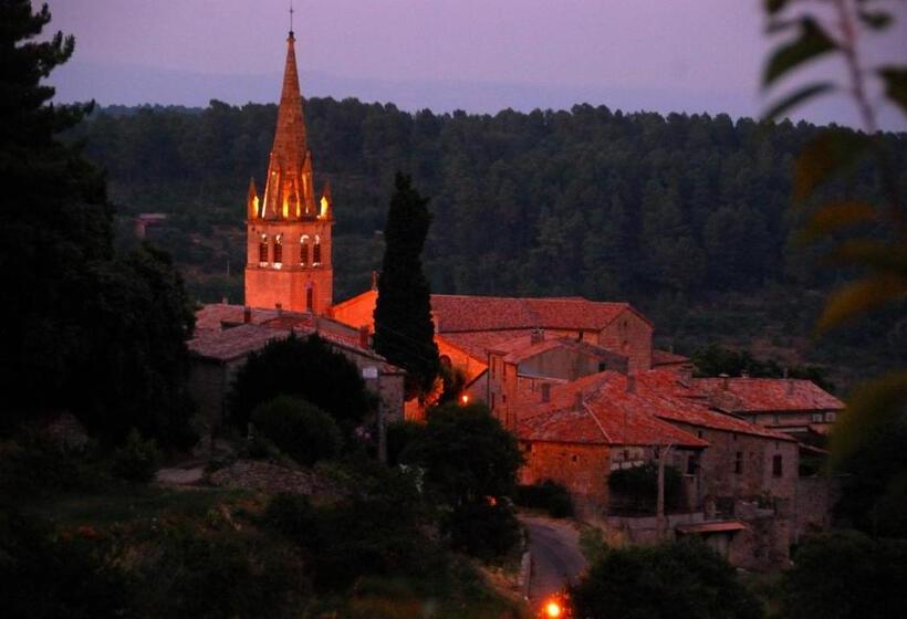 Номер Стандарт Трехместный, Auberge De La Tour De Brison