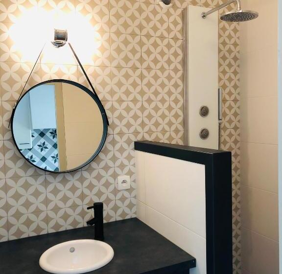 Апартаменты 2 Спальни с Террасой, Auberge De La Tour De Brison
