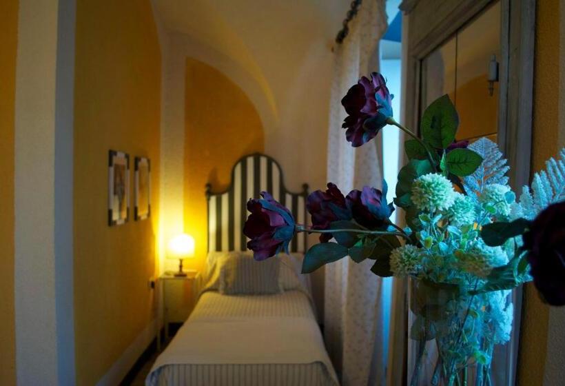اتاق کلاسیک سه تخته, Castello San Giuseppe   Historical Bed And Breakfast