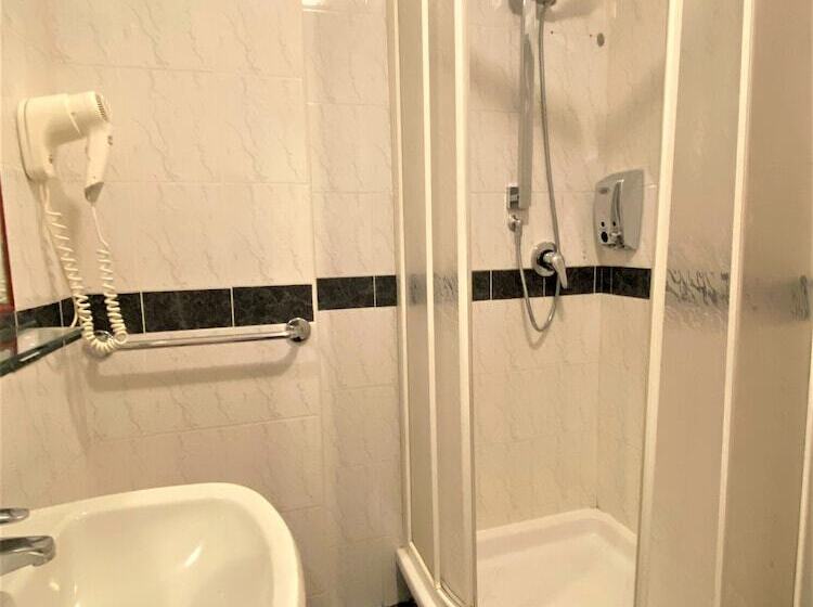 اتاق استاندارد چهار تخته, Lo Scudiero