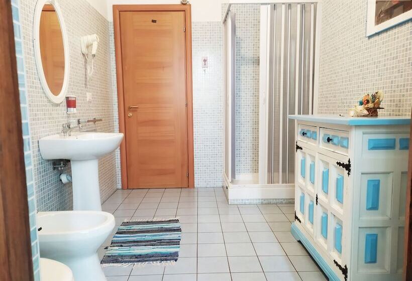 اتاق استاندارد با سرویس بهداشتی مشترک, Serenella