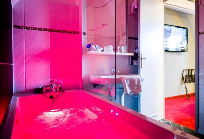 اتاق استاندارد با وان آب گرم, The Originals Boutique, Hôtel Bulles By Forgeron, Lille Sud