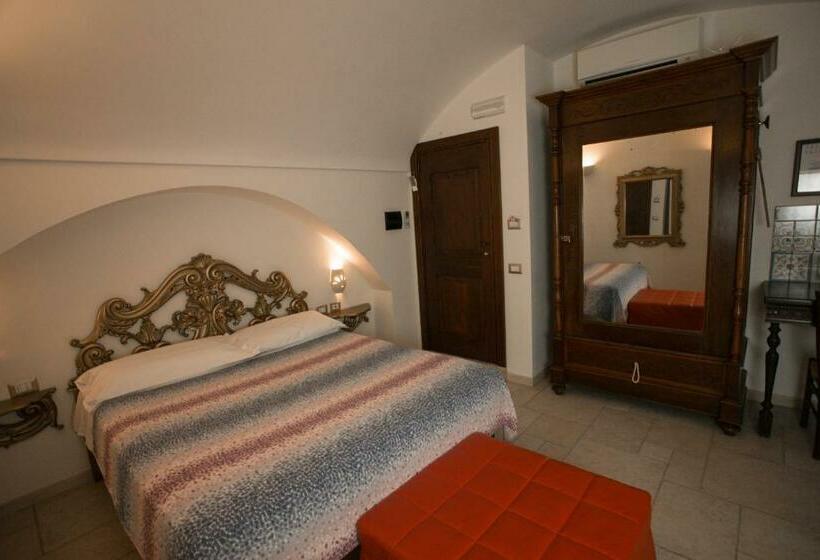 اتاق استاندارد با بالکن, B&b Del Castelvecchio