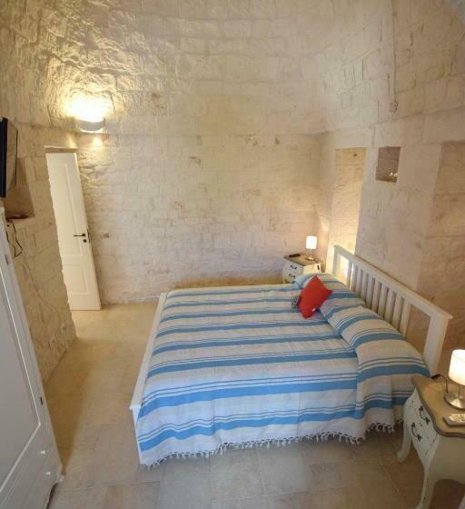 اتاق سوپریور با تخت بزرگ, Trulli Petra Chiara