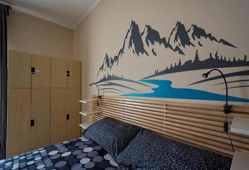 اتاق استاندارد چهارنفره با سرویس بهداشتی مشترک, Snowake House