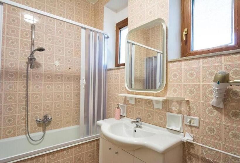 Standard room with outdoor bath, Snowake House