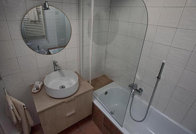 مجموعه ویستا شهر, La Giuggiola Sweet Home