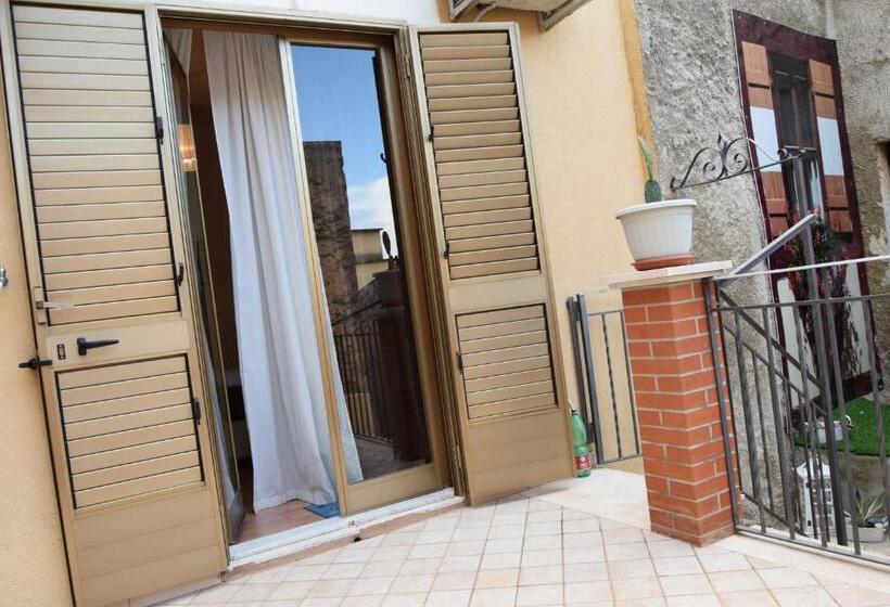 اتاق استاندارد سه تخته با چشم‌انداز باغ, Affittacamere Il Cortile