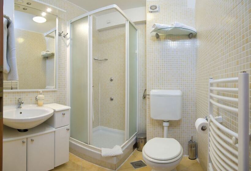 سوییت با چشم‌انداز دریا, Aparthotel Pharia