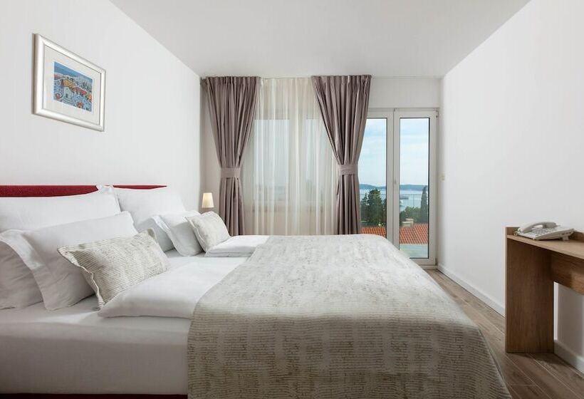 اتاق استاندارد با چشم‌انداز دریا, Aparthotel Pharia