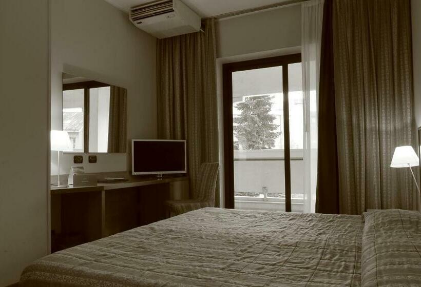اتاق استاندارد, Romanisio