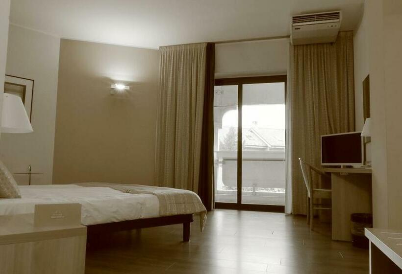 اتاق استاندارد, Romanisio
