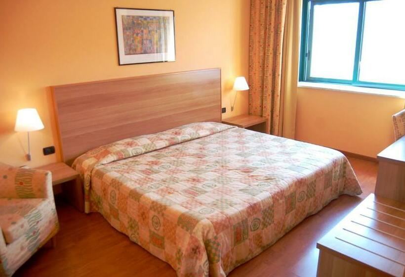اتاق استاندارد, Romanisio