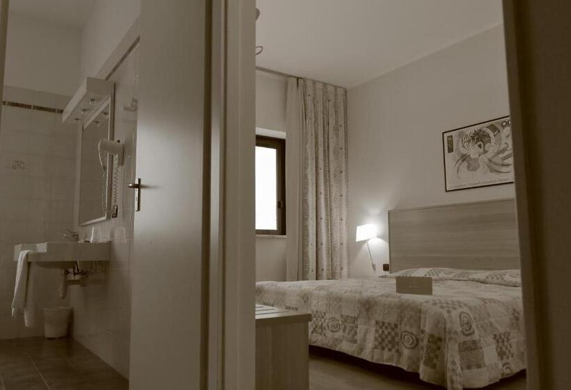 اتاق استاندارد, Romanisio