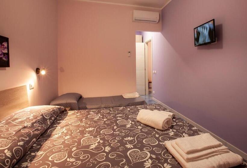اتاق استاندارد سه تخته با بالکن, B&b Da Noemi