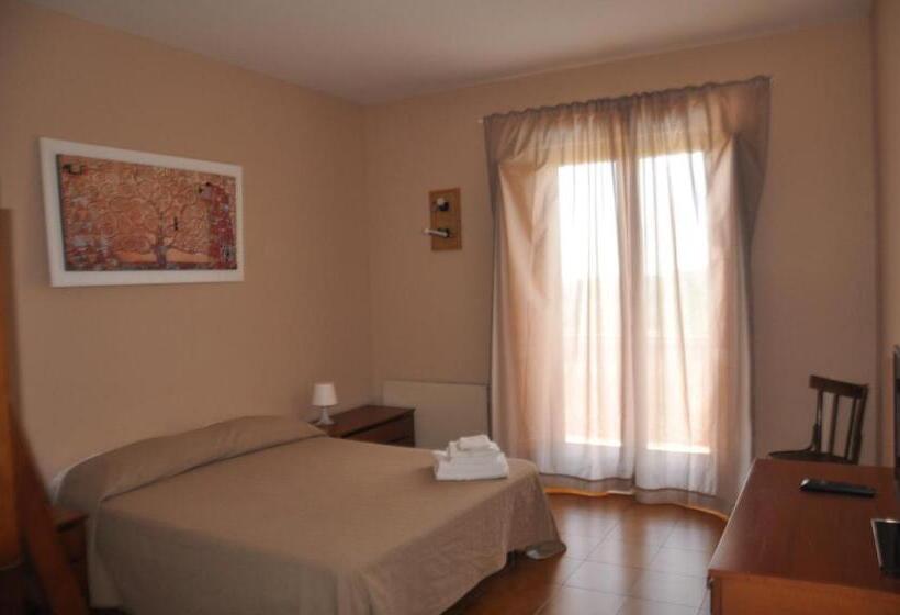 اتاق استاندارد چهار تخته, Villa Carolea