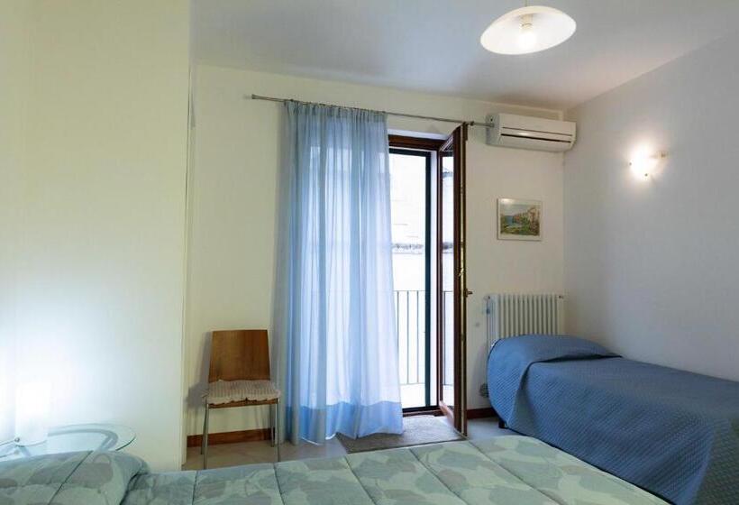 اتاق استاندارد با بالکن, B&b La Stradella