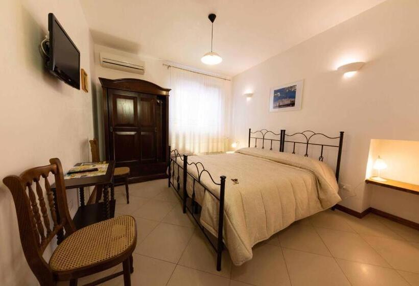 Standard room with outdoor bath, B&b La Stradella