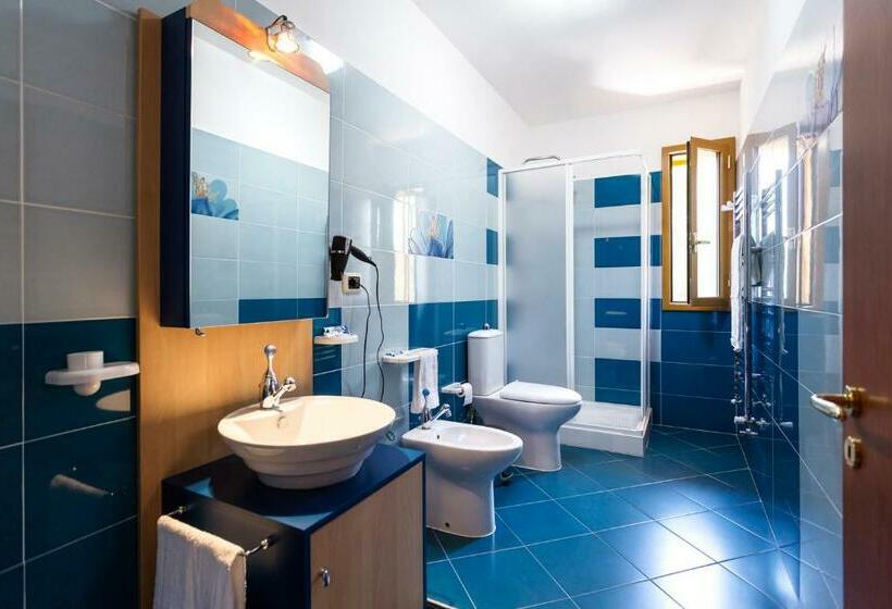 اتاق استاندارد چهار تخته, Rocca Degli Etnei