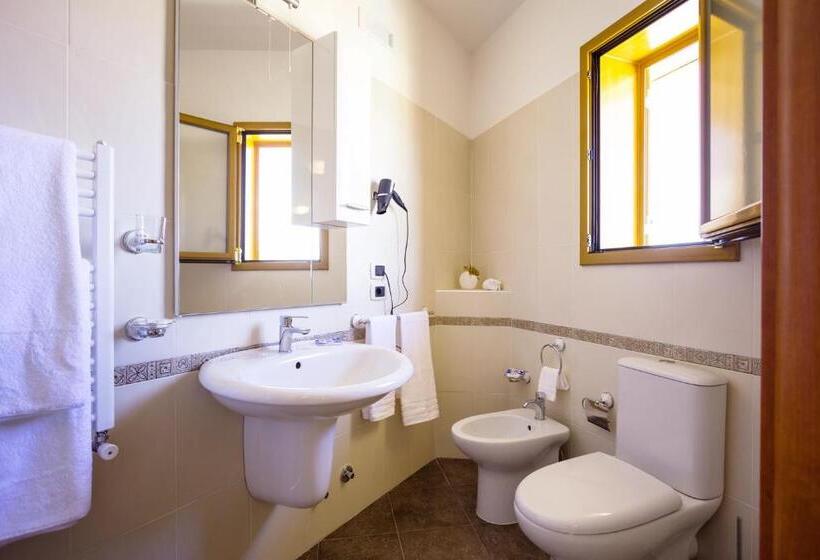 اتاق استاندارد چهار تخته, Rocca Degli Etnei