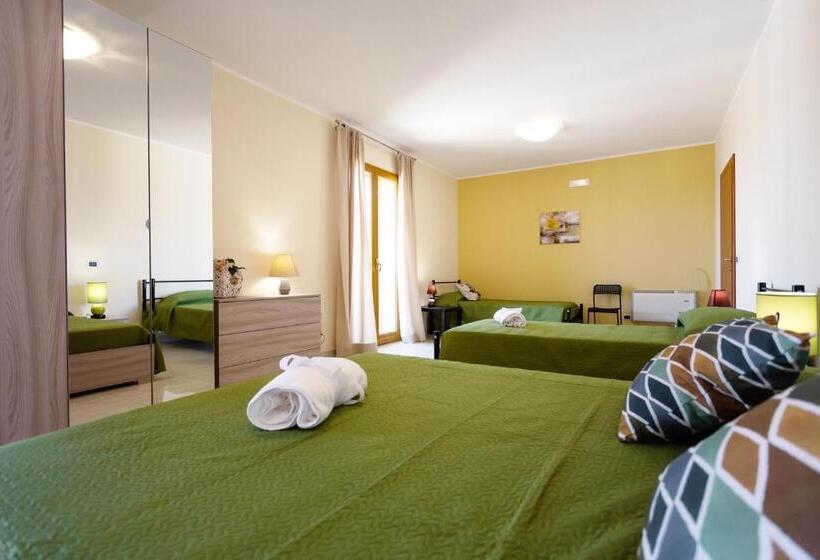 اتاق استاندارد چهار تخته, Rocca Degli Etnei