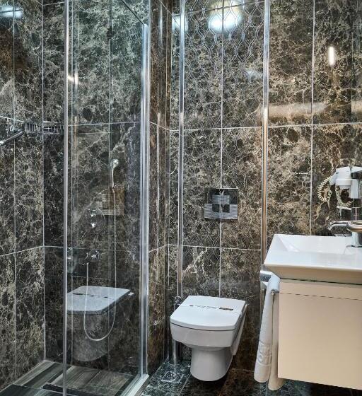 اتاق استاندارد سه نفره, Buyuk Truva