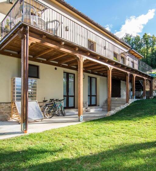 舒适三人间, Agriturismo Amargi